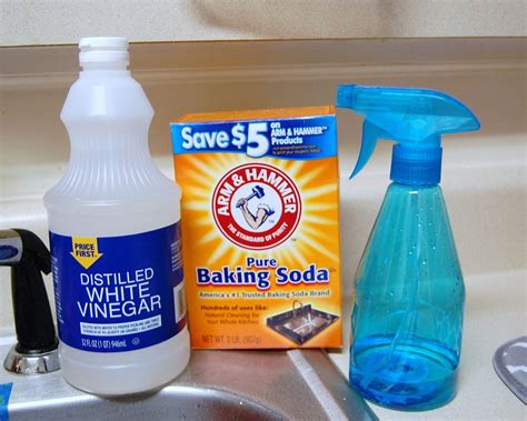 Does vinegar water clean stainless steel?