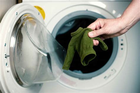 Does warm water Unshrink clothes?