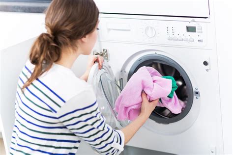 Does washing clothes get rid of formaldehyde?