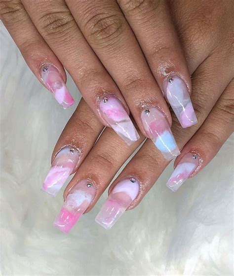 Does water affect fake nails?