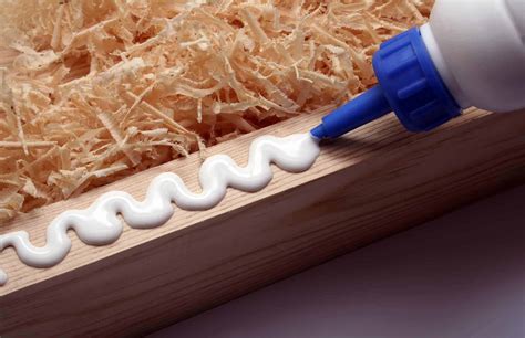Does wood glue dry white?