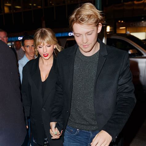 Has Taylor Swift been married or engaged?