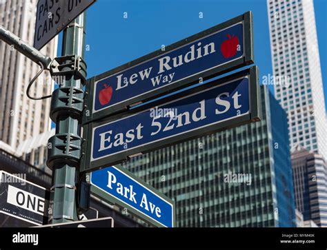 How are streets named in NYC?