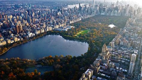 How big is Central Park vs Phoenix Park?