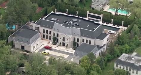 How big is Drake house in Canada?