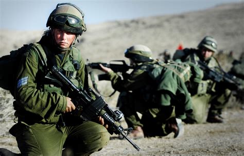 How big is Israel army?