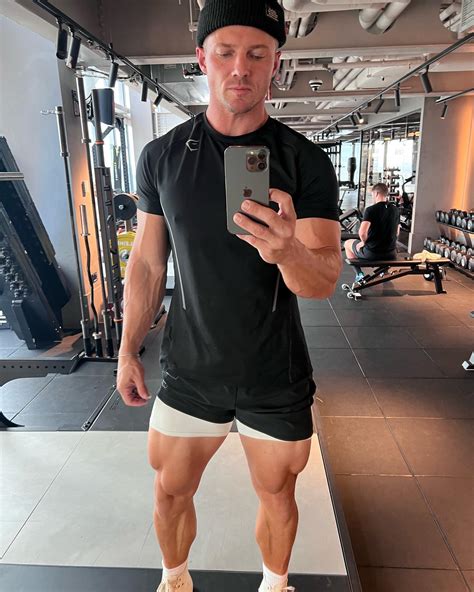 How big is Steve Cook?