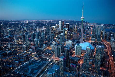How big is downtown Toronto?
