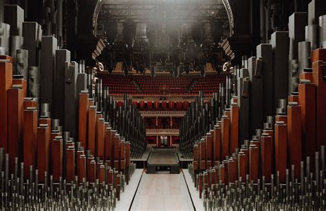 How big is the organ at Royal Albert Hall?