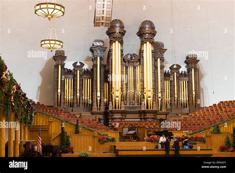 How big is the organ at Temple Square?