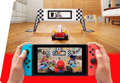 How can 2 people play Mario Kart on Nintendo Switch?