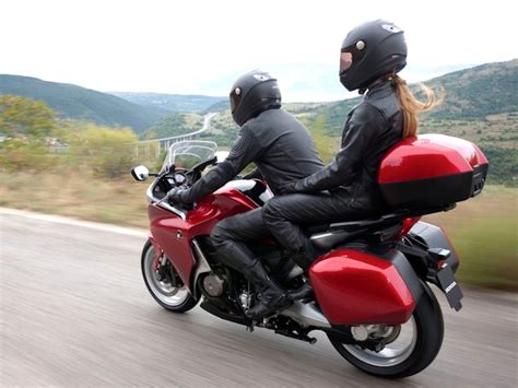 How can a motorcycle passenger be more comfortable?