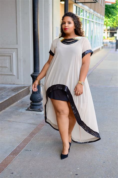 How can a plus size woman dress more stylish?