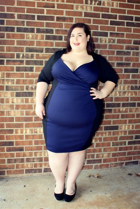 How can a plus size woman look beautiful?