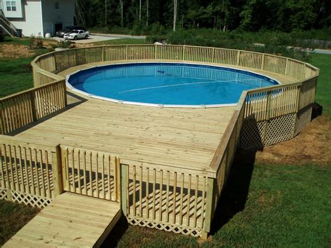 How deep should a pool deck be?