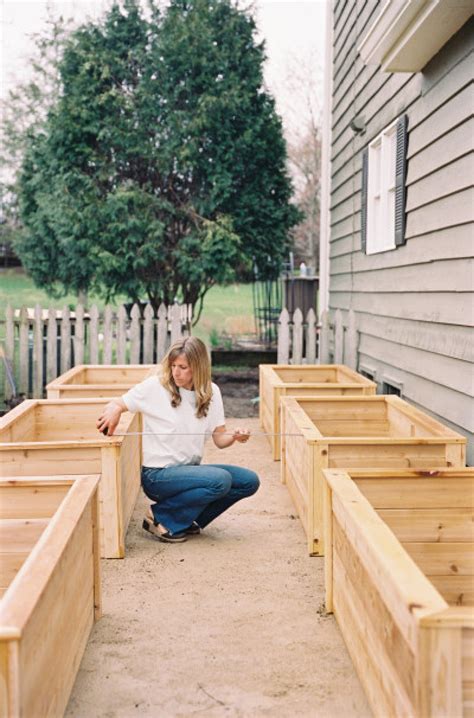 How deep should a raised garden bed be?