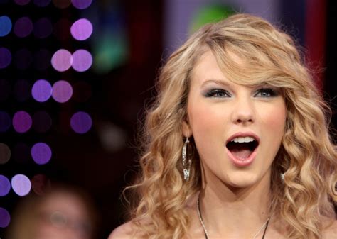 How did Taylor Swift get discovered?