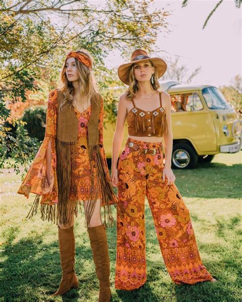 How did female hippies dress?