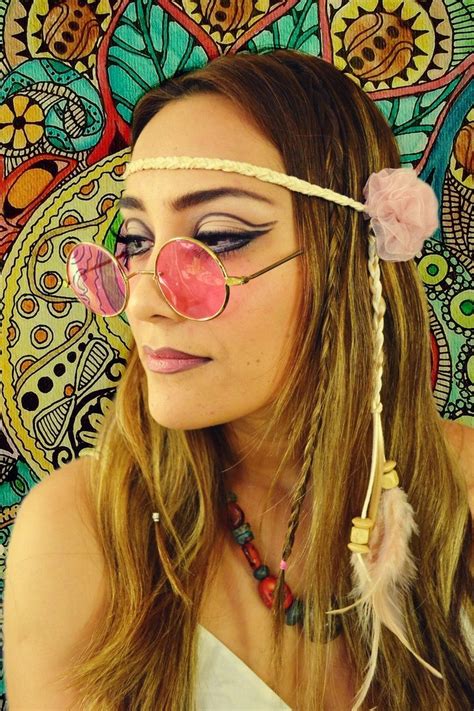 How did hippies wear their makeup?