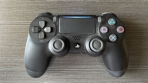 How do I change the light color on my PS4 controller steam?