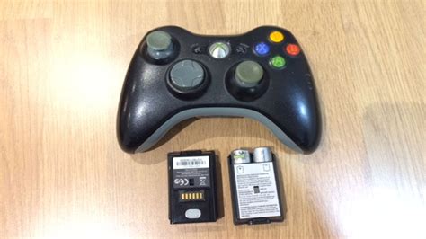 How do I know if my Xbox 360 controller is out of battery?
