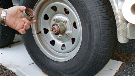 How do I know if my trailer bearings need grease?