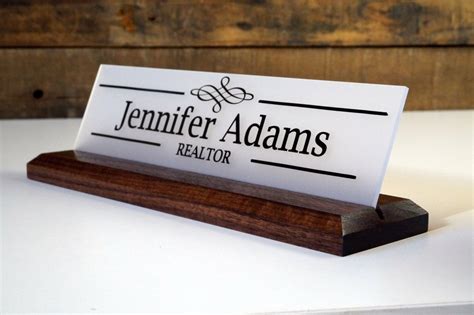 How do I make an office desk name plate?