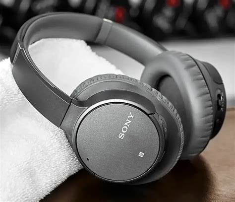 How do I manually pair my Sony headphones?