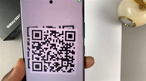 How do I open a QR code on my Samsung photo?