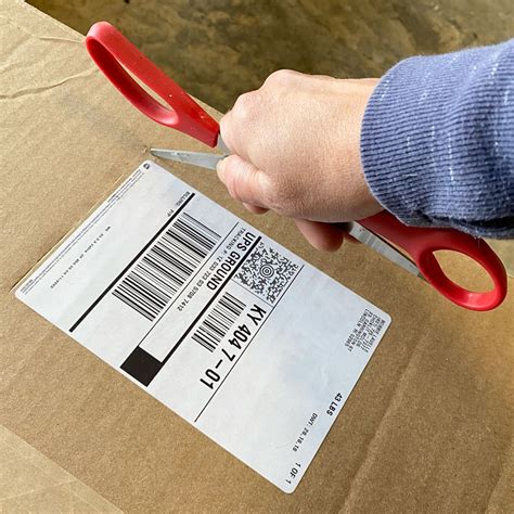 How do I remove a shipping label from Amazon?