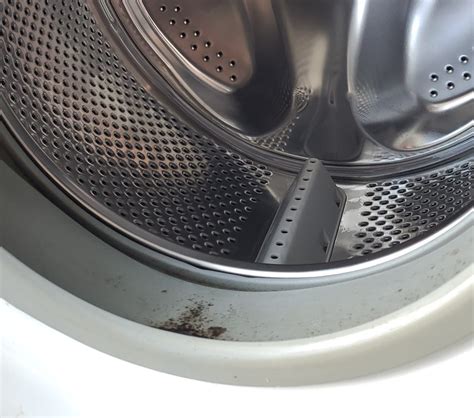 How do I stop my washing machine door seal from going Mouldy?