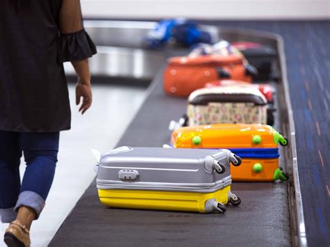 How do airlines locate lost luggage?