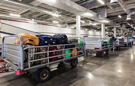 How do airlines track baggage?