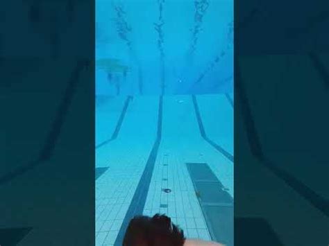 How do people see underwater without a mask?