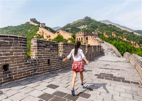 How do tourists navigate in China?