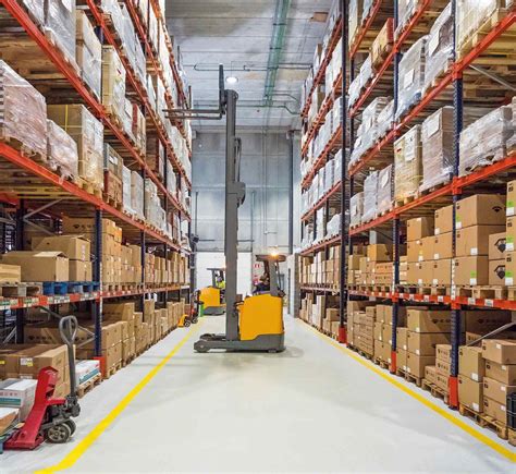 How do you calculate warehouse?