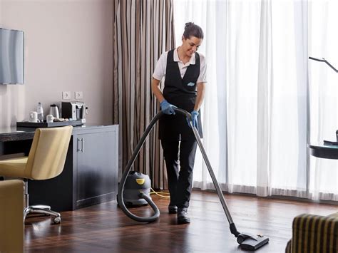 How do you clean a hotel room in 20 minutes?
