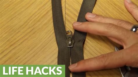 How do you close a zipper by yourself?
