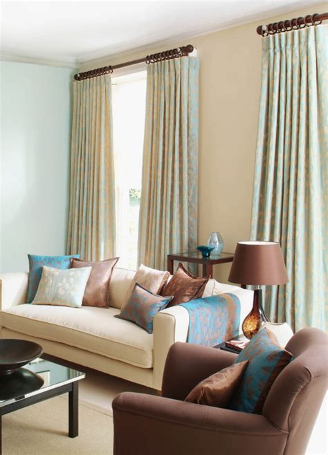 How do you coordinate curtains with wall color?