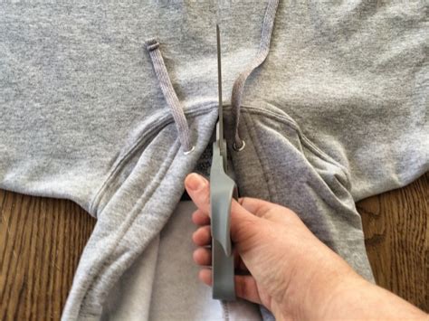 How do you cut a hoodie neckline?