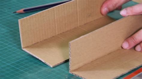 How do you cut cardboard so it bends?