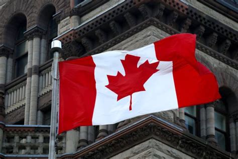 How do you dispose of flags in Canada?