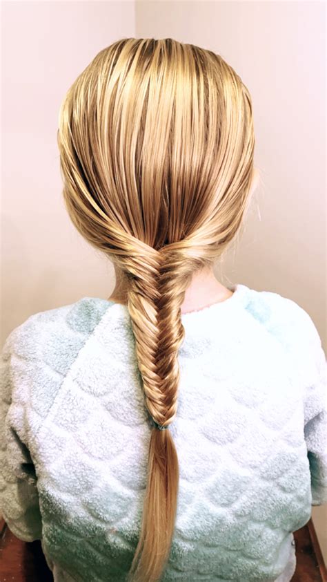 How do you do a Dutch tail braid?