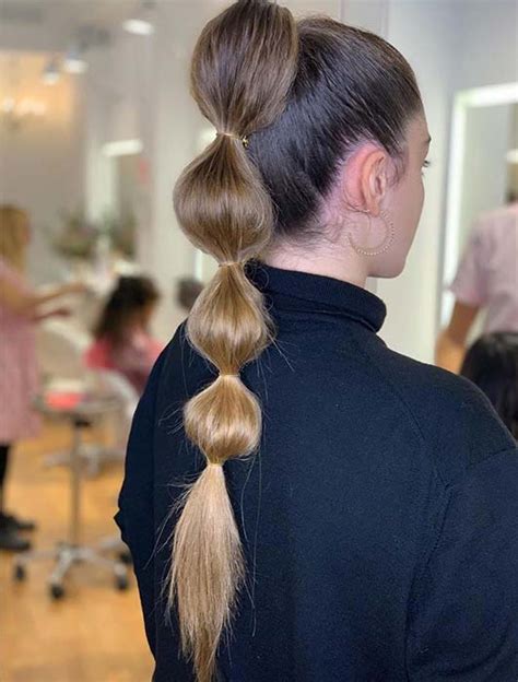 How do you do a bubble ponytail?