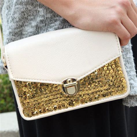 How do you dress up a plain purse?