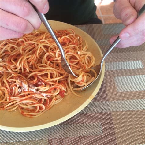 How do you eat pasta in Italy?