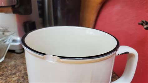 How do you fix a broken ceramic mug?