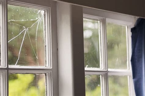 How do you fix a crack in a window?