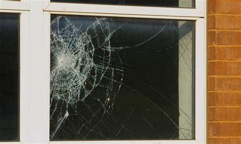 How do you fix cracked glass windows?