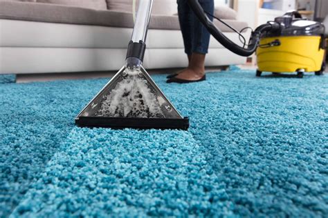 How do you fix water in carpet?